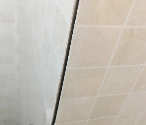 信阳市瓷砖空鼓维修公司分享阳台瓷砖脱落的修复过程可以分为以下几个步骤